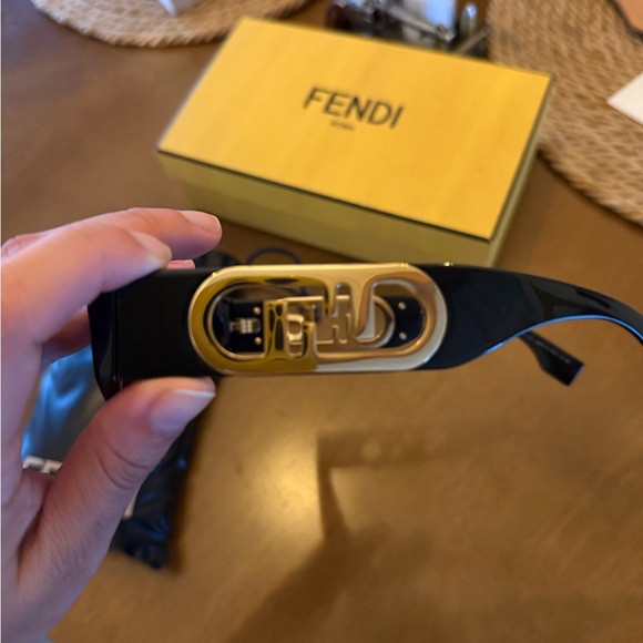 Fendi sunglasses - Picture 3 of 6